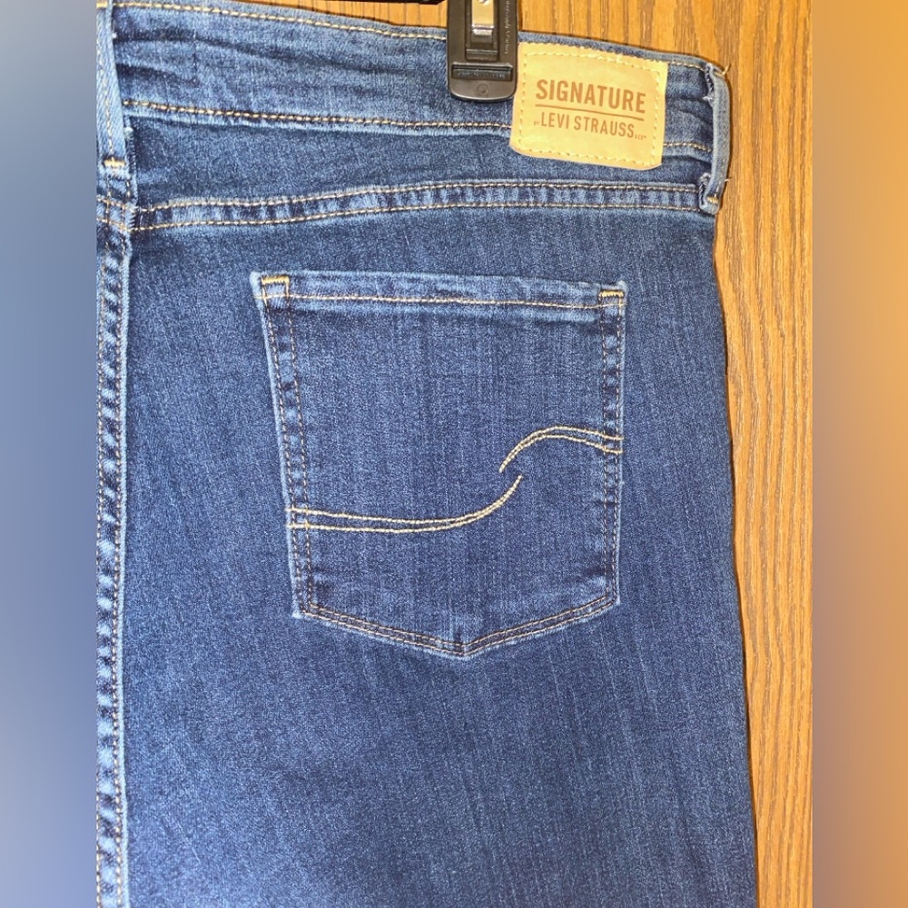 Signature by Levi Strauss Dark Blue, Mid-Rise Straight Leg Jeans, Sz 18 - Picture 3 of 7